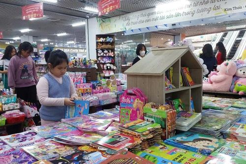 Mùa sách Tết 2025: Nhiều ấn phẩm về phong tục đón Tết cổ truyền