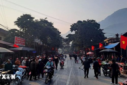 Sắc màu phiên chợ ngày Xuân ở vùng cao biên giới Hà Giang
