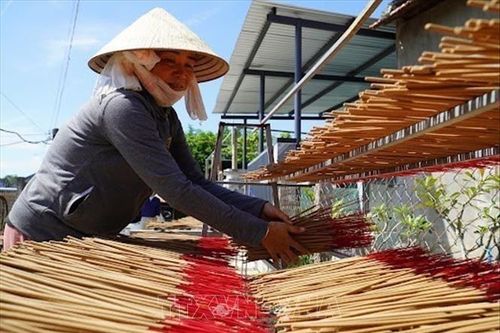 Độc đáo nghề 'xoi' trầm ở làng quê Vạn Thắng