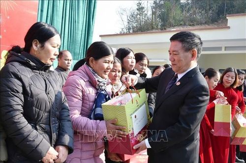 Phó Thủ tướng Hồ Đức Phớc chia sẻ, động viên người dân Ngân Sơn, Bắc Kạn
