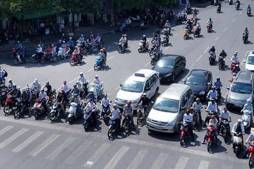 Từ tháng 1/2025, đèn xanh bật nhưng không đi, tài xế có thể bị phạt đến 20 triệu đồng