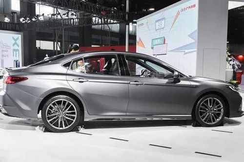 Ngắm Toyota Camry phiên bản đặc biệt với thiết kế thể thao, động cơ hybrid, giá hơn 660 triệu đồng