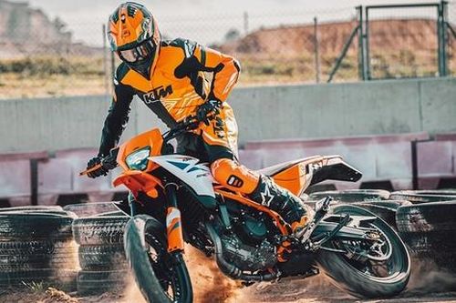 Mô tô KTM 390 SMC R ra mắt với nhiều trang bị mới