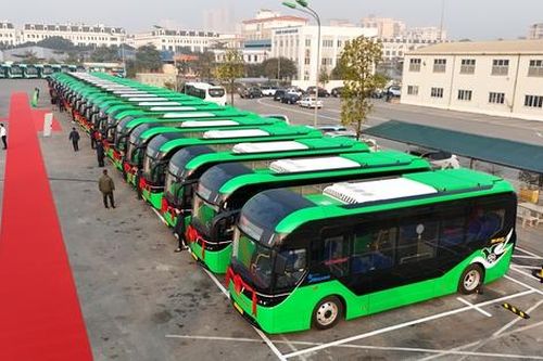 VinFast ra mắt xe buýt điện mới