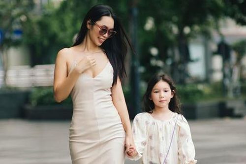 Hà Anh nhắn nhủ con gái về việc 'lấy chồng giàu'