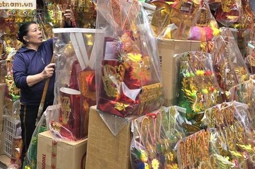 Xuất hiện nhiều sản phẩm vàng mã độc đáo cúng Táo quân, Giao thừa