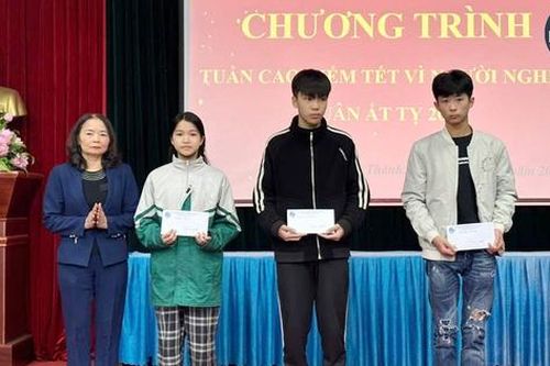 Trao 3 suất học bổng Mottainai cho trẻ em bị ảnh hưởng bởi tai nạn giao thông ở Thái Nguyên