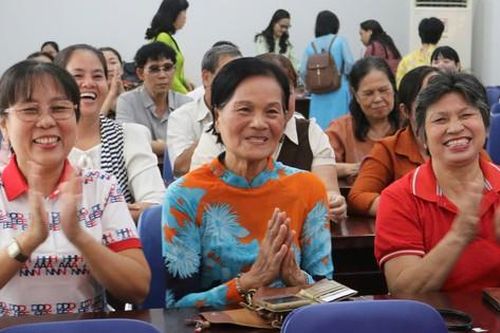 Hội LHPN TPHCM họp mặt 'Gia đình Việt với sinh viên Lào, Campuchia'