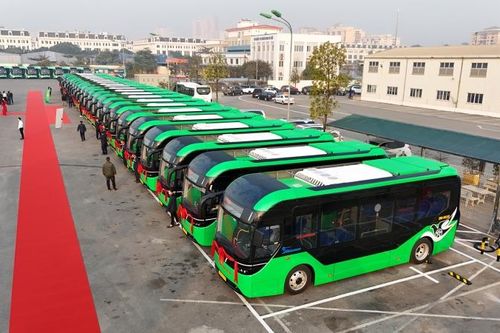 Cận cảnh mẫu xe buýt điện đô thị vừa ra mắt của VinFast