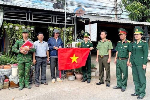 Nghĩa tình biên giới