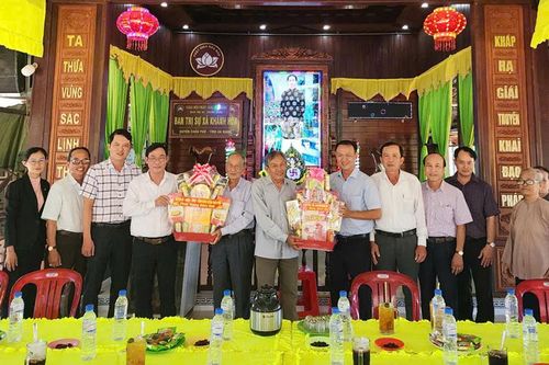 Bí thư Huyện ủy Châu Phú thăm, chúc Tết cơ sở thờ tự, tôn giáo