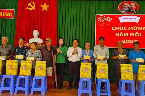 Chủ tịch UBMTTQVN tỉnh An Giang chúc Tết tại các địa phương
