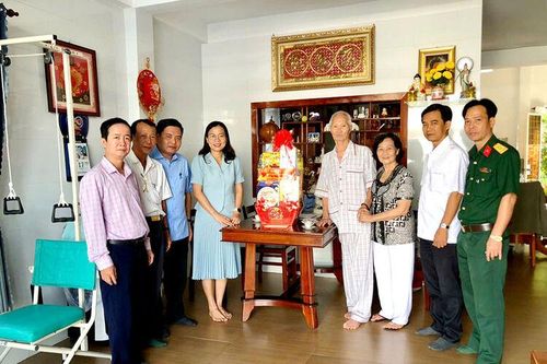 Bí thư Huyện ủy An Phú thăm và chúc Tết nguyên lãnh đạo huyện qua các thời kỳ