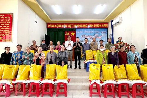 Tổ chức chương trình 'Xuân biên phòng ấm lòng dân bản'