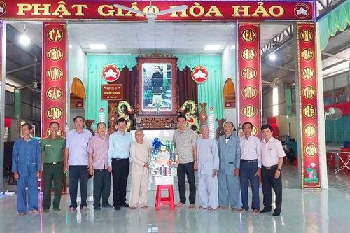 Bí thư Thị ủy Tịnh Biên thăm, chúc Tết Ban Trị sự Giáo hội Phật giáo Hòa Hảo xã Tân Lập