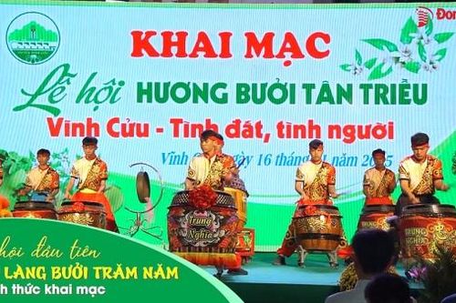 Lễ hội đầu tiên tại làng bưởi trăm năm chính thức khai mạc