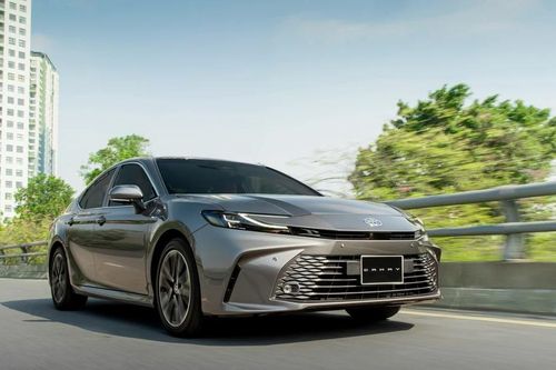 Camry thế hệ 9 'trình làng' với 3 phiên bản, giá từ 1,22 tỷ đồng