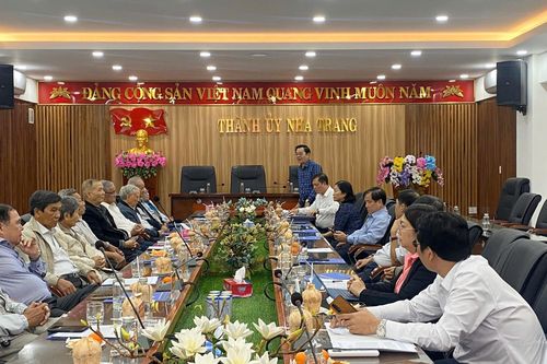 Nha Trang: Gặp mặt nguyên Bí thư, Phó Bí thư Thành ủy, Chủ tịch HĐND thành phố qua các thời kỳ nhân dịp Tết Ất Tỵ
