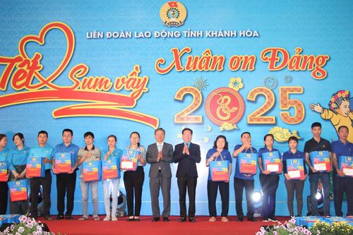 Chương trình 'Tết sum vầy - Xuân ơn Đảng' và chợ Tết Công đoàn năm 2025