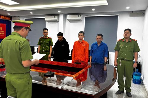Bóc gỡ nhóm chuyên trộm dầu xe tải đường dài