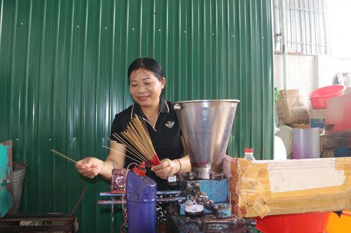 Nghề làm nhang vào vụ Tết