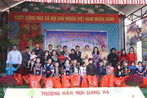 'Tết sum vầy - Xuân yêu thương' tại Trường Mầm non Giang Ma