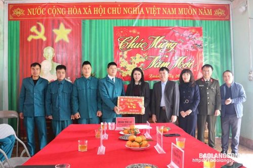 Đoàn công tác của tỉnh thăm, chúc tết tại huyện Lộc Bình