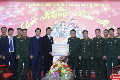 Đồng chí Bí thư Tỉnh ủy thăm, chúc Tết Bộ Chỉ huy Quân sự tỉnh