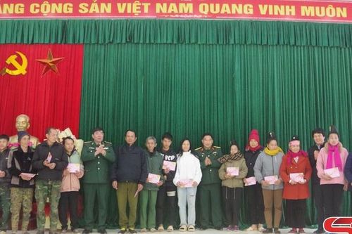 Đồng chí Chỉ huy trưởng Bộ CHQS tỉnh kiểm tra, chúc tết tại huyện Sốp Cộp