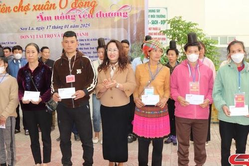 Chương trình 'Phiên chợ xuân 0 đồng - ấm nồng yêu thương'
