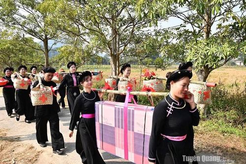 Trải nghiệm văn hóa địa phương