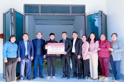 Trao hỗ trợ xây dựng nhà cho hộ nghèo xã Phúc Thịnh, Tân Mỹ
