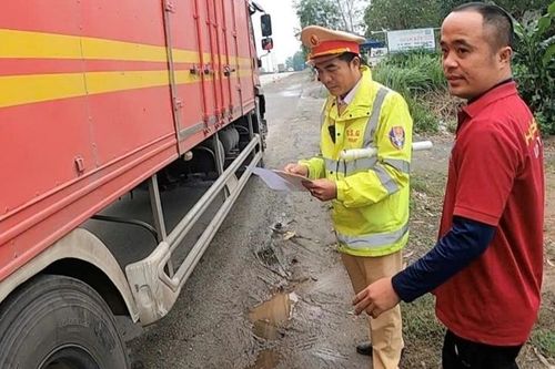 Liên tục phát hiện phương tiện chở hàng hóa nhập lậu