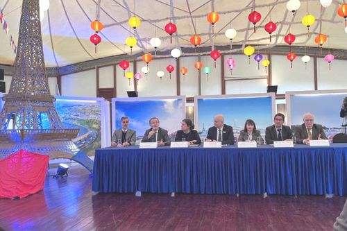 Pháp cam kết hỗ trợ Việt Nam giảm phát thải trong lĩnh vực đường sắt