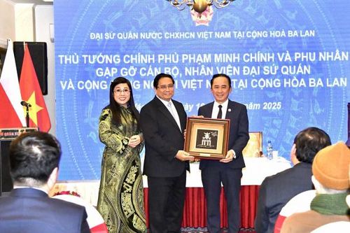Thủ tướng Phạm Minh Chính và Phu nhân gặp gỡ cộng đồng người Việt Nam tại Cộng hòa Ba Lan
