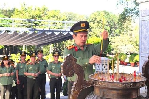 Bệnh viện 30/4 dâng hương tưởng nhớ, tri ân các Anh hùng - Liệt sĩ
