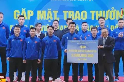 Hà Nội trao thưởng 2 tỷ đồng cho Đội tuyển Việt Nam