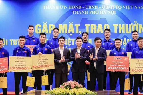 Bầu Hiển thưởng 4,4 tỷ đồng cho cầu thủ tuyển Việt Nam