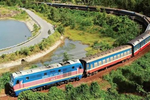 Nhiều chặng tàu, xe kín chỗ dịp Tết