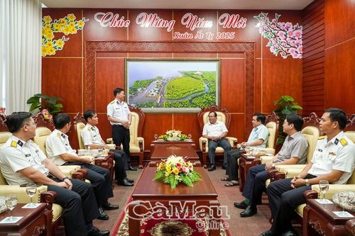 Bộ Tư lệnh Vùng 5 Hải quân và Cà Mau duy trì phối hợp rất tốt