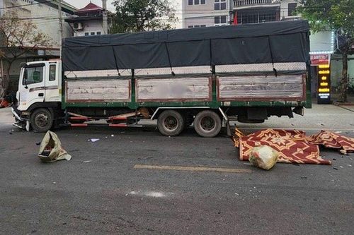 Hiện trường thương tâm vụ ô tô tải va chạm xe máy, 3 người tử vong