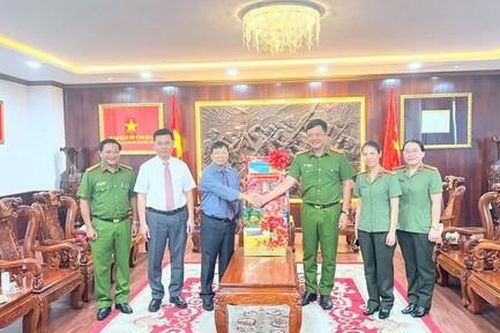 Lãnh đạo Công an TPHCM thăm, chúc Tết Huyện ủy và Công an huyện Bình Chánh