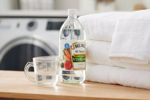 Thêm một ít giấm khi giặt quần áo có tác dụng gì?