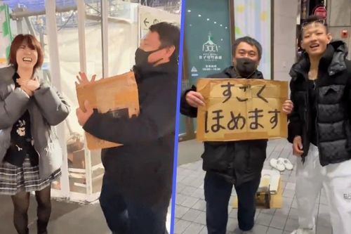 'Ông chú' mắc nợ kiếm 1,6 triệu đồng mỗi ngày nhờ khen người lạ trên phố