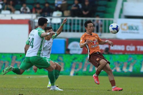 Tuyển thủ Việt Nam khiến em họ Công Phượng lu mờ trong ngày ra mắt V.League