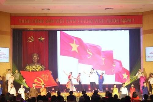 Quận Hoàn Kiếm tổ chức sinh hoạt chính trị 'Sắt son niềm tin theo Đảng'
