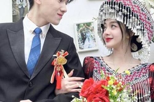Ảnh cưới cô dâu Nùng xinh đẹp và chú rể Mông 'tổng tài' gây sốt mạng