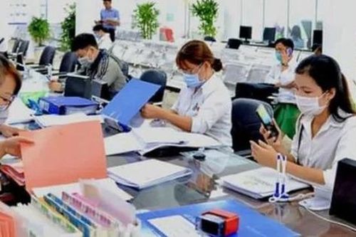 Bộ Nội vụ hướng dẫn cách xác định thời điểm, tiền lương tháng để tính chính sách, chế độ khi sắp xếp bộ máy
