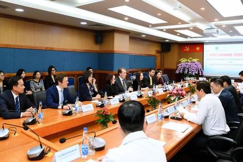 Lễ ký kết biên bản ghi nhớ giữa Bệnh viện Đại học Y dược TPHCM và Medtronic