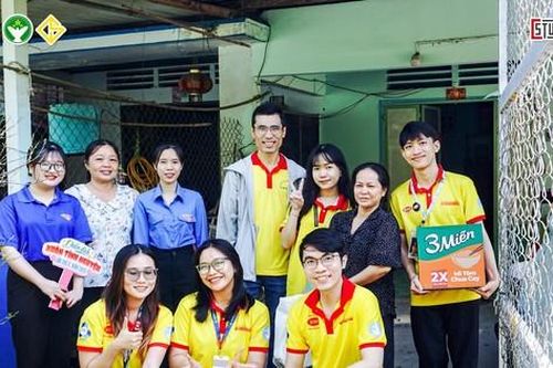 Chiến sĩ ĐH Bách Khoa sống 'trọn từng phút giây' với các hoạt động tình nguyện
